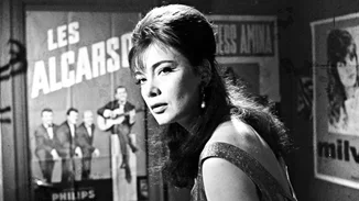 61 χρόνια πριν | Η Τζένη Καρέζη στις Κάννες με το σύνολο που λατρεύουν οι Γαλλίδες