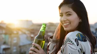 Οι Ευρωπαίοι παραμένουν οι μεγαλύτεροι καταναλωτές αλκοόλ παγκοσμίως