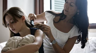 Σύνδρομο Rapunzel | Αφαίρεσαν 700 γραμμάρια τρίχες από στομάχι 14χρονης στη Θεσσαλονίκη