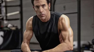 Sacha Baron Cohen | Απίστευτη μεταμόρφωση σε χρόνο ρεκόρ