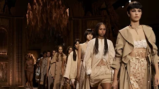 Η Dior SS'23 συλλογή είναι μια σπουδή στο power dressing