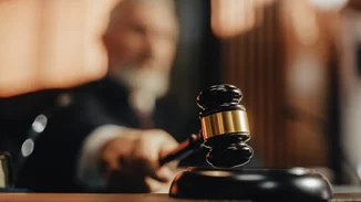 "Δεν έχω καμία αμφιβολία ότι τέλεσε τις πράξεις. Να κριθεί ένοχος" | H πρόταση του εισαγγελέα για τον ντράμερ που δικάζεται για ασέλγεια σε βάρος 6χρονης