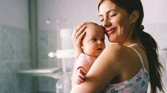 44χρονη Ελληνίδα έγινε μαμά με ωάριο που είχε καταψυχθεί πριν από 10 χρόνια - "Μήνυμα ελπίδας"