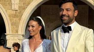 Αντρέας Γεωργίου – Σιμώνη Χριστοδούλου | Το cut out νυφικό, o Κωνσταντίνος Αργυρός και οι διάσημοι καλεσμένοι