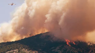 Κυκλοφοριακές ρυθμίσεις λόγω της πυρκαγιάς στα Βίλια Αττικής