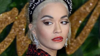 Rita Ora | Η φημολογούμενη σχέση της με οσκαρικό σκηνοθέτη και ηθοποιό