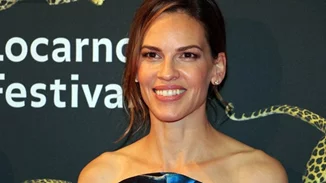 Hilary Swank | Την ημέρα του Αγίου Βαλεντίνου έκανε γνωστά τα ονόματα των διδύμων
