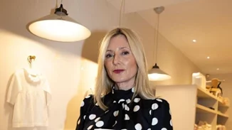 Μαρί Σαντάλ | Το εμπριμέ καφτάνι της μας εμπνέει για εμφανίσεις την ντεμί σεζόν που διανύουμε