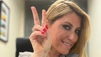 Η Σία Κοσιώνη όπως δεν την έχουμε συνηθίσει | Οι φωτογραφίες από τις πρόβες του δελτίου στα νέα studios