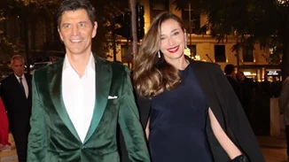 Η ωραία της βραδιάς | Η Κάτια Ζυγούλη με μαύρη ολόσωμη φόρμα στο Athénée – Στο πλευρό της ο Σάκης Ρουβάς