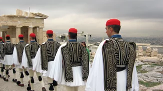 25η Μαρτίου | Δέος και συγκίνηση στην έπαρση της σημαίας στον Ιερό Βράχο της Ακρόπολης [εικόνες - βίντεο]