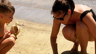 Κάτια Ζυγούλη | Η φωτογραφία με τον γιο της στην παραλία