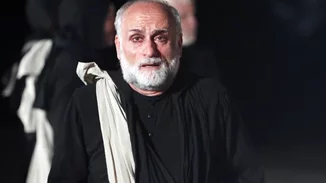 Ο ηθοποιός Γιώργος Ψυχογιός με δάκρυα μιλά για την κακοποίηση που υπέστη από γνωστό θεατράνθρωπο (βίντεο)