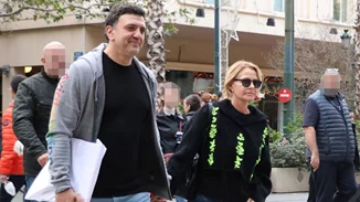 Η Τζένη Μπαλατσινού δημιούργησε το άνετο casual look για τις ημέρες που δεν ξέρεις τι να φορέσεις