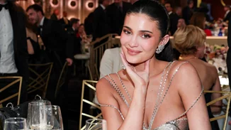 Η Kylie Jenner αποκαλύπτει το beauty μυστικό της πριν από κάθε επίσημη εμφάνιση και ρίχνει το TikTok