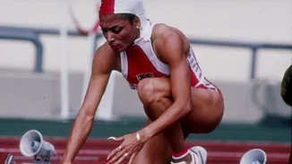 Florence Griffith - Joyner | Η Ολυμπιονίκης με το πιο εκκεντρικό στιλ όλων των εποχών