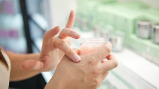 Πότε λήγουν τα καλλυντικά μου; Ένας γρήγορος οδηγός για να ξέρεις πότε να πετάξεις τι