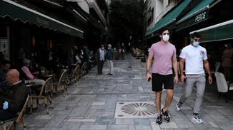 Εστίαση | Πτώση τζίρου 50% μετά τα υποχρεωτικά rapid test των ανεμβολίαστων - Απώλειες τζίρου 1,8 δισ. ευρώ το 2020