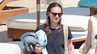 Γιατί η Natalie Portman λέει "όχι" στο παρεό; Η εμφάνιση σε παραλία της Μυκόνου με τζιν παντελόνι