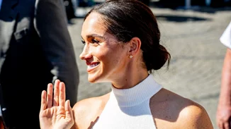 Meghan Markle | Στα γενέθλια του πρίγκιπα Harry με ένα look που θύμιζε μία δημόσια εμφάνιση της από το παρελθόν