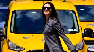 Όλες οι εμφανίσεις στο The Devil Wears Prada 2 μέχρι στιγμής και το κόσμημα των 22.000 ευρώ της Anne Hathaway