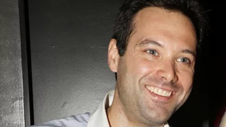 Στράτος Χατζηηλίας | Αυτός είναι ο ηθοποιός που δουλεύει ως διανομέας για τον βιοπορισμό του