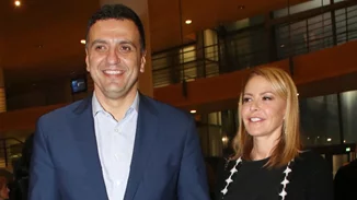 Ο Βασίλης Κικίλιας και η Τζένη Μπαλατσινού μάς δείχνουν για πρώτη φορά το πρόσωπο του γιου του