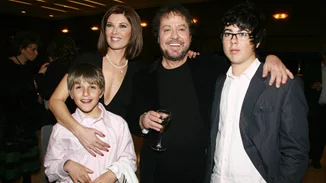 Σπάνια φωτογραφία - Σοφία Αλιμπέρτη και Γιάννης Πάριος με τους γιους τους γιορτάζουν το Πάσχα (pics)