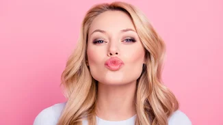 Το φρουτένιο lip balm που δεν θα χορταίνεις να φοράς