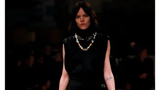 H mermaidcore τάση φέρνει ξανά στο προσκήνιο τα κολιέ με κοχύλια