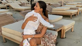 Σταματίνα Τσιμτσιλή | Το τρυφερό φωτογραφικό άλμπουμ με τον επτάχρονο γιο της στις διακοπές της στην Πάρο