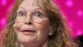 "Κοιμόταν γυμνή μαζί με τον γιο μας"