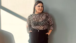 Το total white σύνολο της Δανάης Μπάρκα είναι η ιδανική πρόταση για εσένα που βαρέθηκες το μαύρο