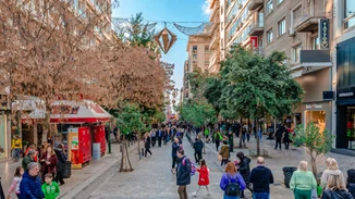 Ανοιχτά τα καταστήματα σήμερα | Με τι ωράριο θα λειτουργήσουν - Από 18 Δεκεμβρίου το καλάθι του Αη Βασίλη