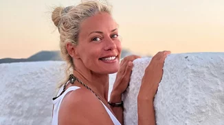 Ζέτα Μακρυπούλια | Ποζάρει με το μαγιό της με τον Νίκο Μουτσινά