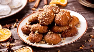 Δεν είναι μία απλή συνταγή για μελομακάρονα, αλλά ΤΑ πιο νόστιμα μελομακάρονα που θα φτιάξεις ποτέ