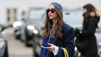 Από τη Μαδρίτη έως το Παρίσι, αυτό είναι το viral μαντήλι που φορούν όλες οι fashionistas