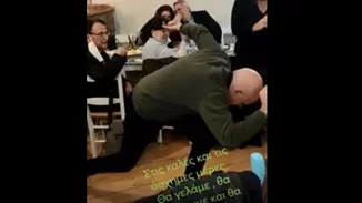 Γιώργος Παπανδρέου | Χόρεψε ζεϊμπέκικο μετά την ήττα του στις εκλογές του ΚΙΝΑΛ (βίντεο)