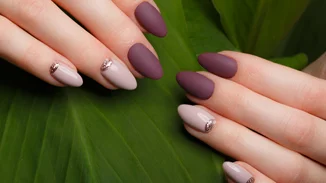 Τα ωραιότερα nail art σχέδια για αμυγδαλωτά νύχια