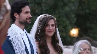 Οικογενειακή βόλτα για τον Ορφέα Αυγουστίδη και την Γεωργία Κρασά και τον γιο τους | Το τρυφερό φιλί