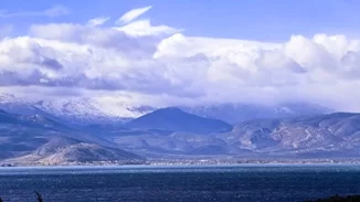 Σε ποιες περιοχές θα σημειωθούν καταιγίδες, ισχυροί βορειάδες και χιονοπτώσεις σήμερα