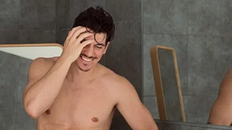 Παύλος Γαλακτερός | Το τρυφερό video με κούκλα φωτογράφο στις Φιλιππίνες