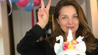 Γενέθλια για την Άντζελα Γκερέκου | Η τούρτα εμπνευσμένη από τη Μαρία Βοσκοπούλου και η ηλικία της