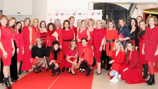 One Salonica Outlet Mall | Η χριστουγεννιάτικη εκδήλωση "REDress Event" για την έμφυλη βία