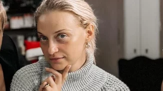 Η Λένα Δροσάκη με τον Αναστάση της στο ιδιωτικό του σχολείο