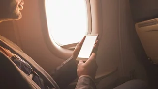 Γιατί πρέπει να βάζεις το κινητό σου σε λειτουργία πτήσης στο αεροπλάνο