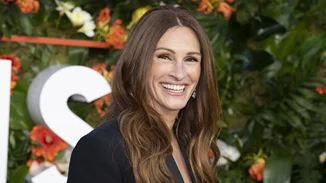 Η Julia Roberts υιοθέτησε το κούρεμα που επιστρέφει δυναμικά στη μόδα