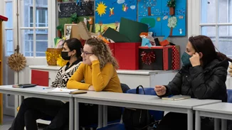 Γυναίκες προσφυγικής και μεταναστευτικής καταγωγής επιμορφώνονται ως "νταντάδες της γειτονιάς"