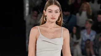 Gigi Hadid | Το νέο πλατινέ hair look της με την υπογραφή Έλληνα hairstylist
