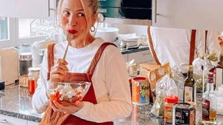 Μαρία Ηλιάκη | Ποζάρει με πιο φουσκωμένη κοιλίτσα από ποτέ φορώντας το τέλειο outfit για εγκυμονούσες